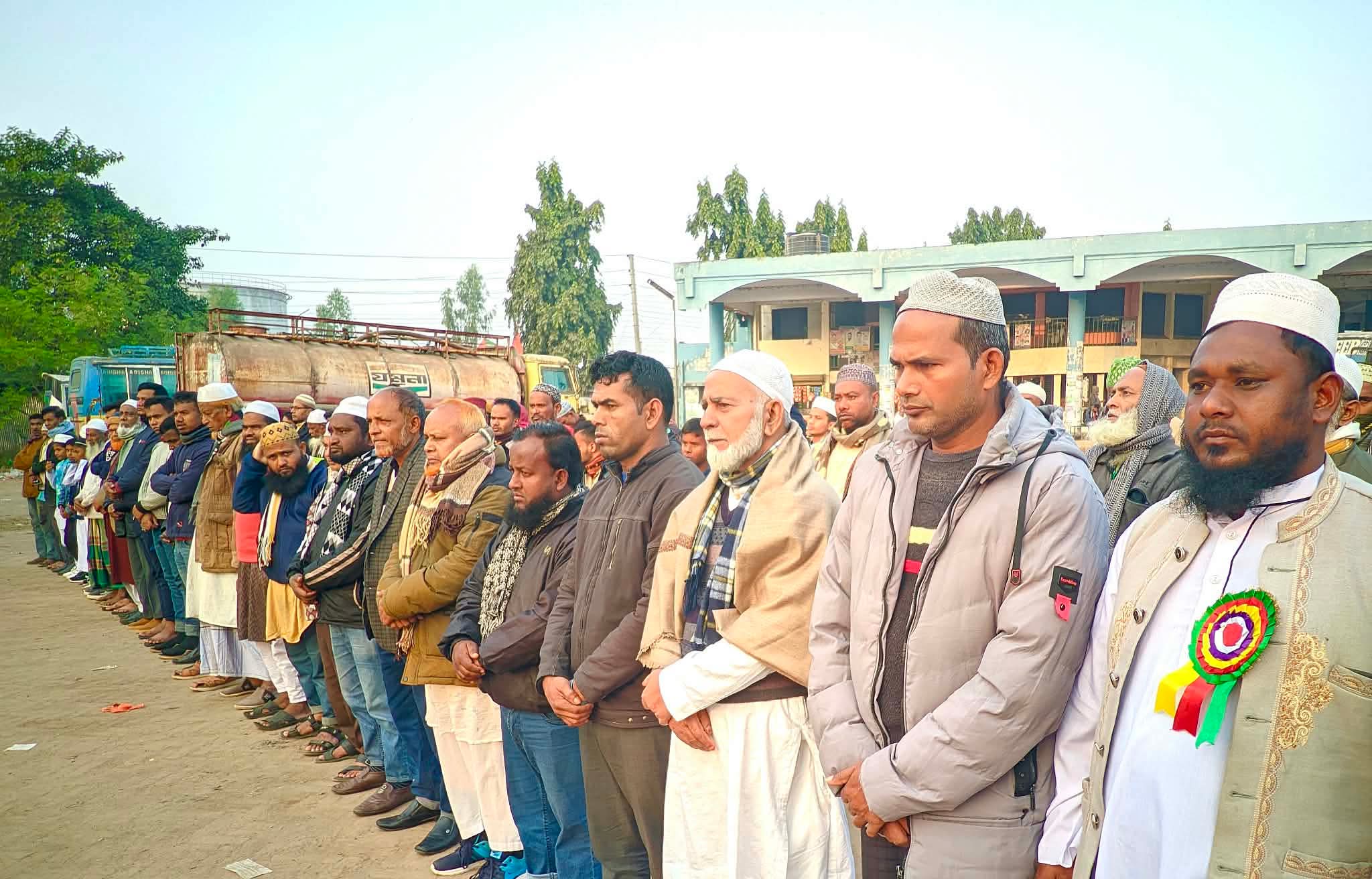 দলমত নির্বিশেষে পার্বতীপুরে ওসমান হাদীর গায়েবানা জানাজা