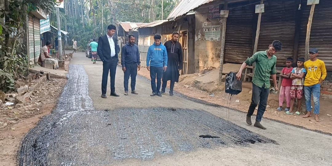 প্রভাতী নিউজে সংবাদ প্রকাশের পর লালমোহনে সড়কের পুনঃসংস্কার