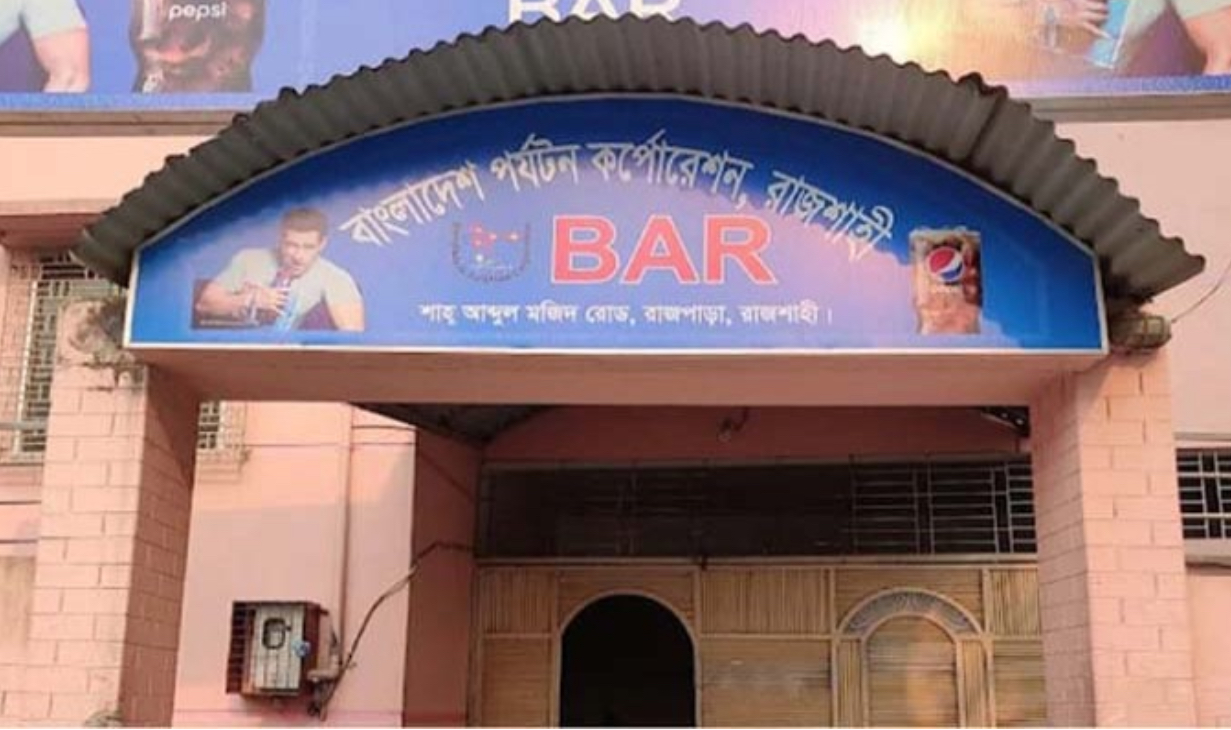 একুশ বছরের কম বয়সী এবং রাতে উচ্চমূল্যে মদ বিক্রির অভিযোগ, প্রশাসন তদন্তে