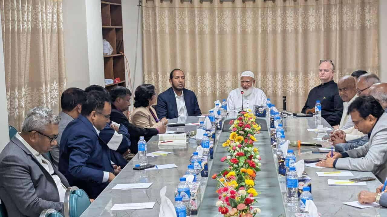 জামায়াত আমিরের সঙ্গে মার্কিন শিক্ষাবিদ ও খ্রিষ্টান প্রতিনিধি দলের সাক্ষাৎ: ধর্মীয় সম্প্রীতি নিয়ে আলোচনা