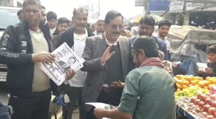 গাজীপুরে হমকির মুখে বুলেটপ্রুফ জ্যাকেট পরে স্বতন্ত্র প্রার্থীর গণসংযোগ