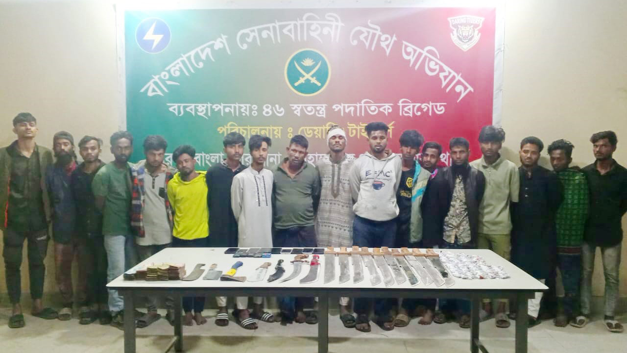 কিশোর গ্যাংয়ের ১৮ সদস্য আটক, বিপুল অস্ত্র ও মাদক উদ্ধার