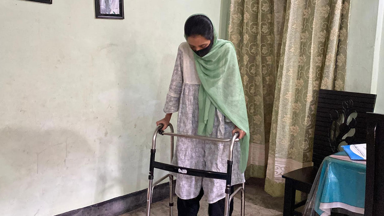 "ডাক্তার হওয়ার স্বপ্ন ছিল তাকওয়ার, ভুল চিকিৎসায় এখন পঙ্গুত্বের পথে"