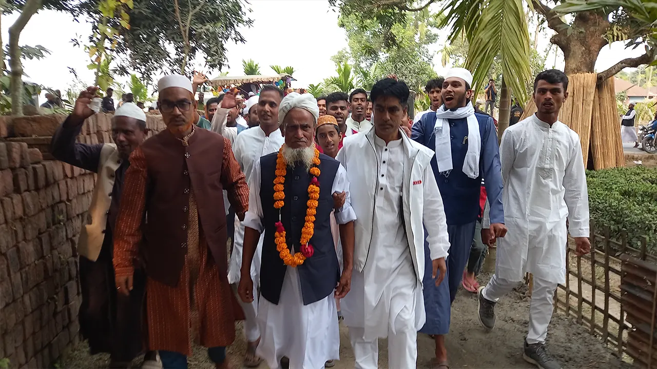 দীর্ঘ ৪০ বছর ইমামতির শেষ দিনে রাজকীয় বিদায়