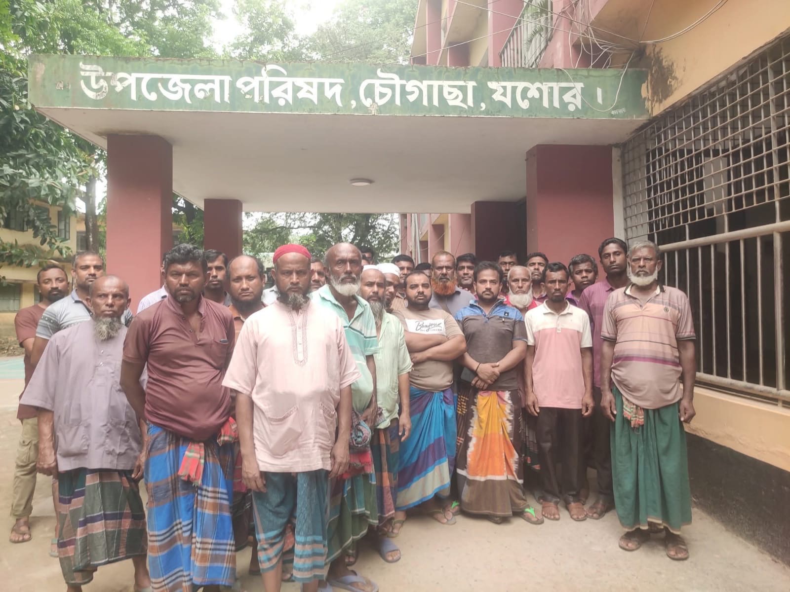 চৌগাছা বাজারে খাজনা নিয়ে ক্ষোভ: ইউএনও’র কাছে স্মারকলিপি দিলেন খুচরা সবজি বিক্রেতারা