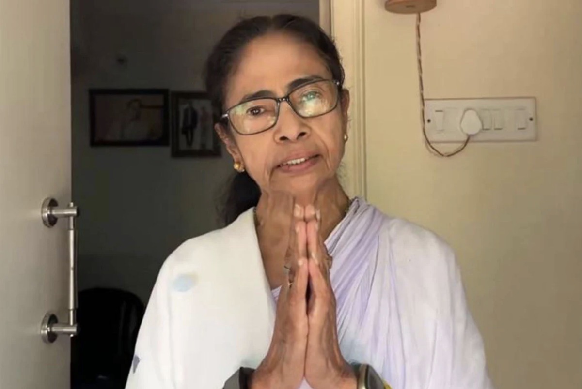 পদত্যাগ না করতে অনড় মমতা, কী হবে পশ্চিমবঙ্গের ক্ষমতা হস্তান্তর?